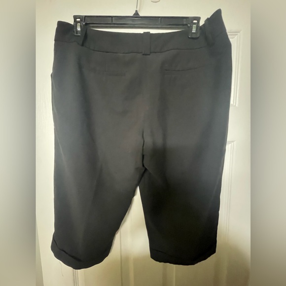 Worthington Petite Modern Fit Knee Length Black Shorts Size 16P - Picture 2 of 8